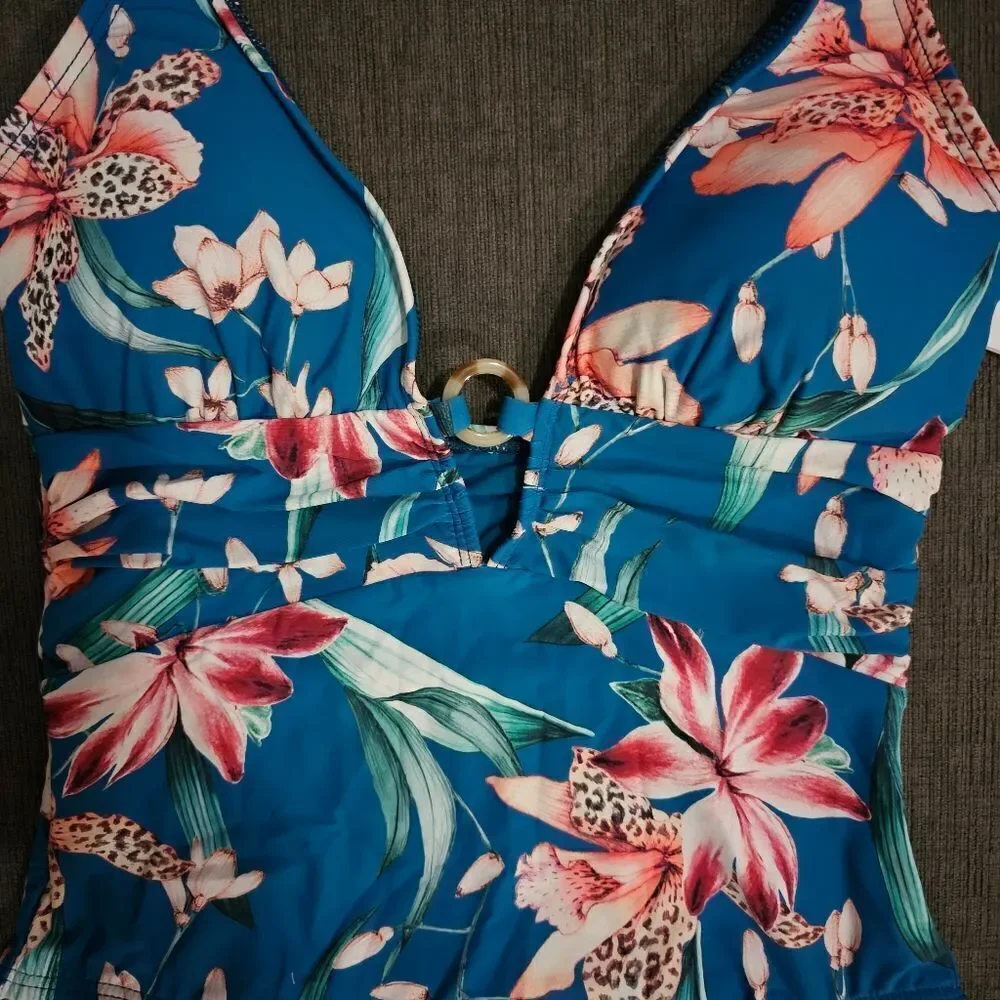 La Blanca women's Flyaway Orchid floral Plunge One-Piece Halter Swimsuit size 8